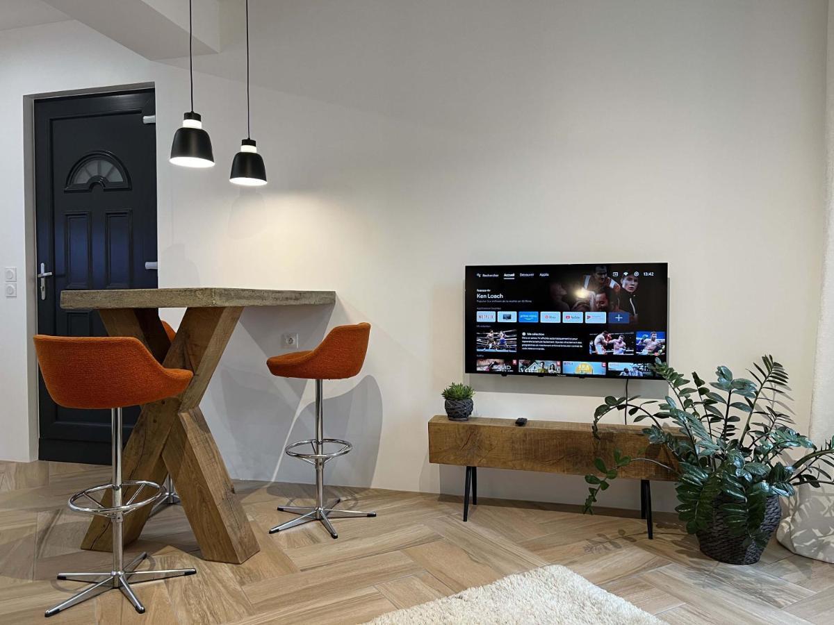 Bel Appartement Au Centre Du Vieux Joigny Eksteriør billede