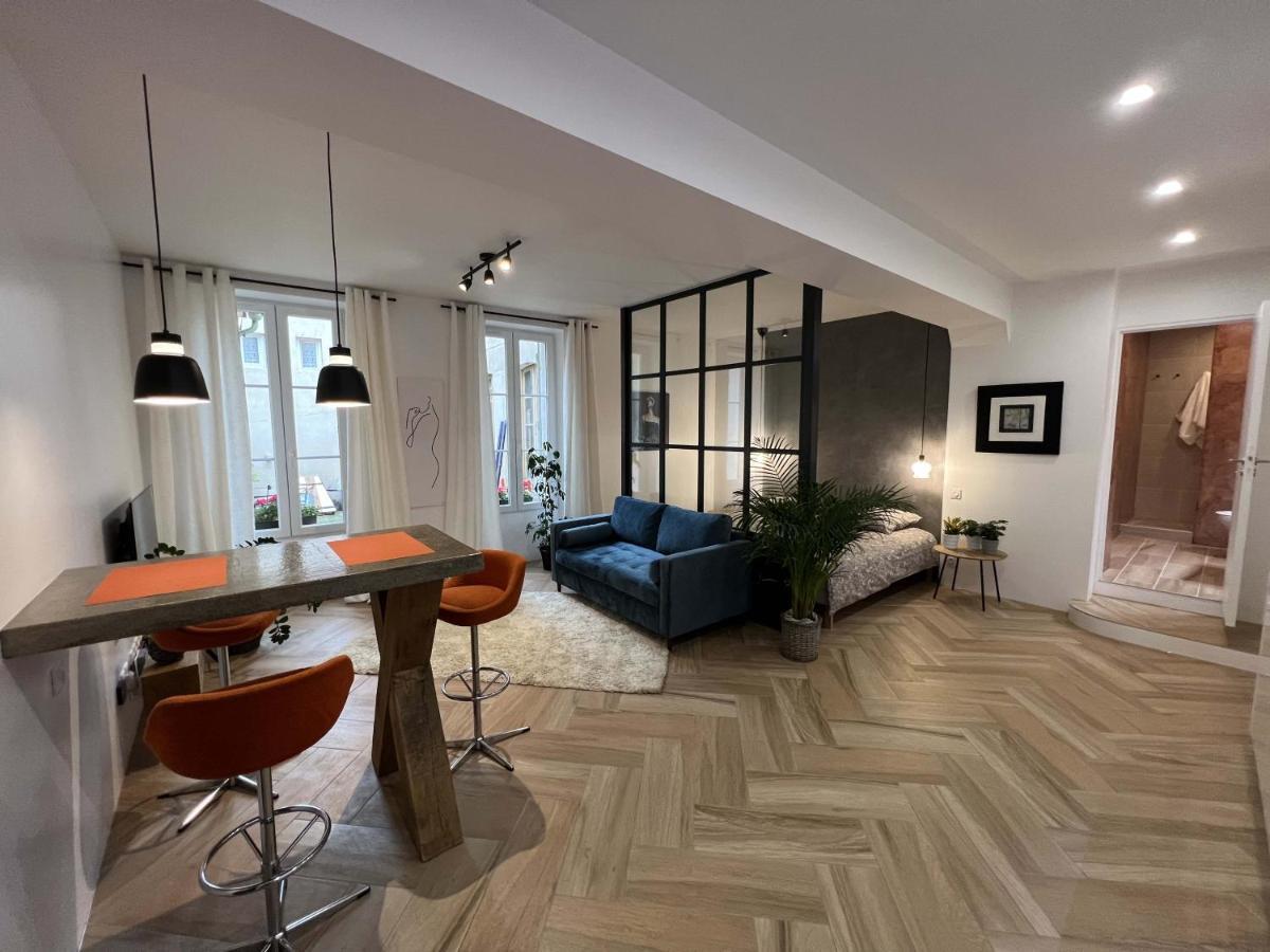 Bel Appartement Au Centre Du Vieux Joigny Eksteriør billede